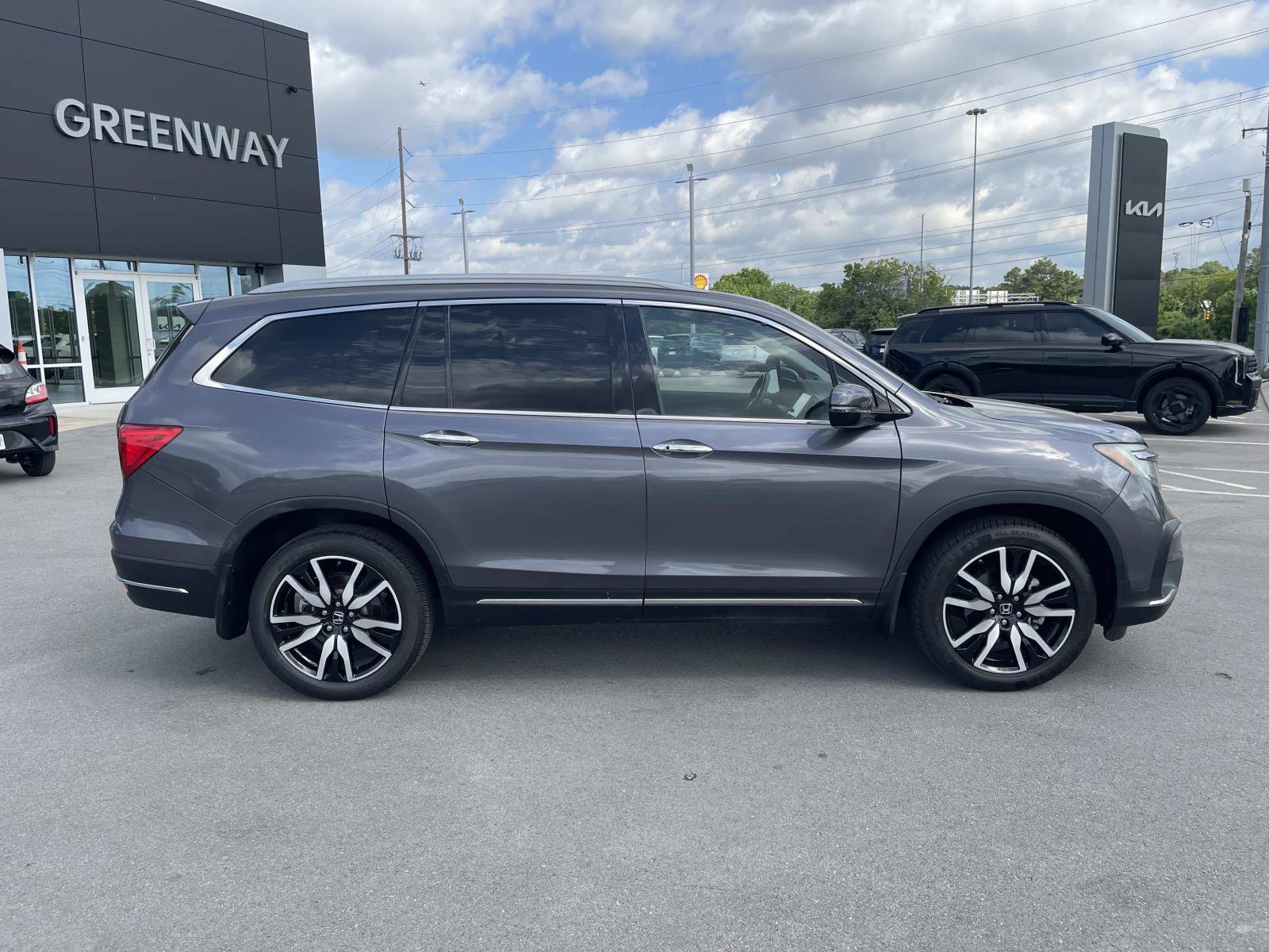 Used 2019 Honda Pilot Elite image 2