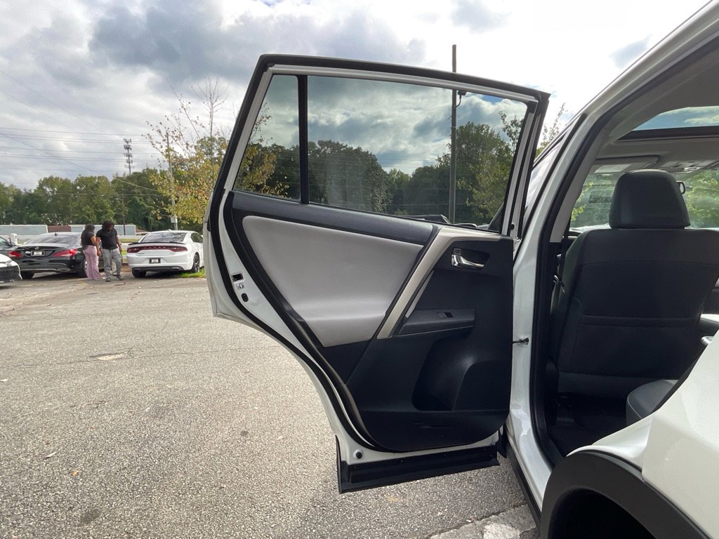 Used 2015 Toyota RAV4 Limited image 41