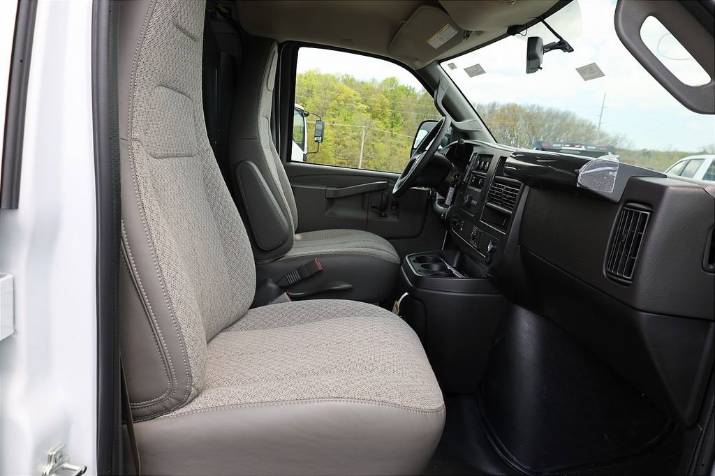 New 2026 Chevrolet Express 2500 w/ Driver Convenience Package RWD image 19