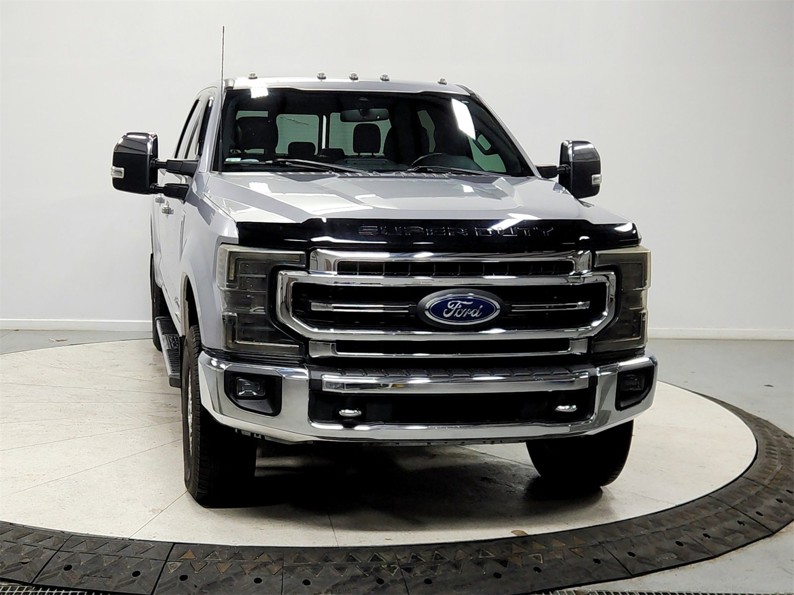 Used 2022 Ford F250 Lariat w/ Chrome Package image 2