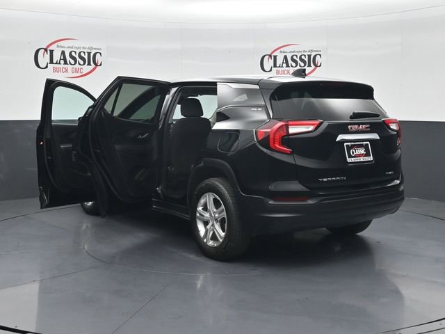 Used 2024 GMC Terrain SLE image 33