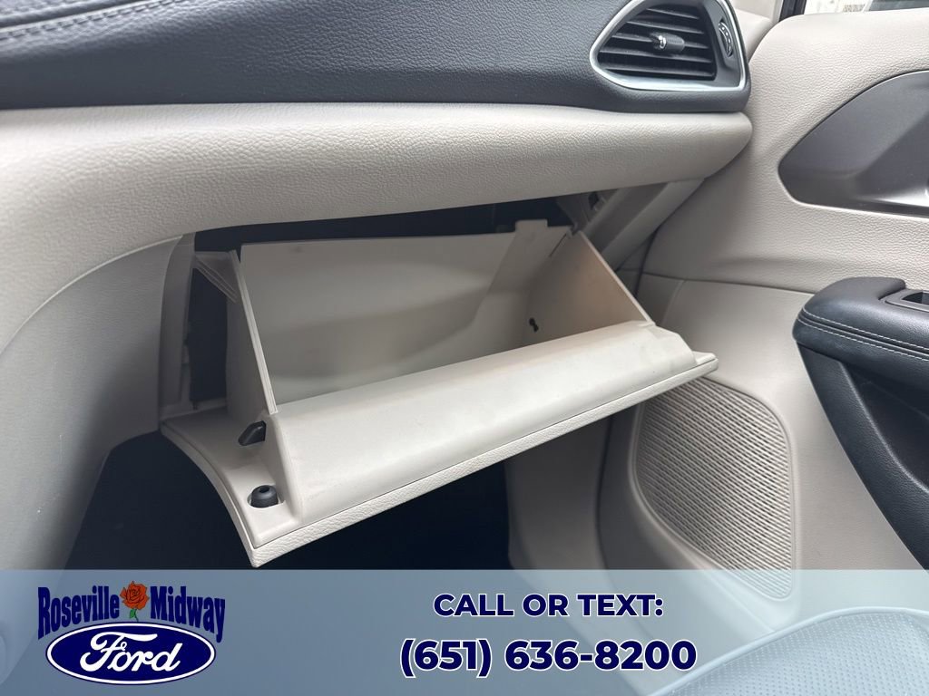 Used 2018 Chrysler Pacifica Limited w/ Tire & Wheel Group image 18