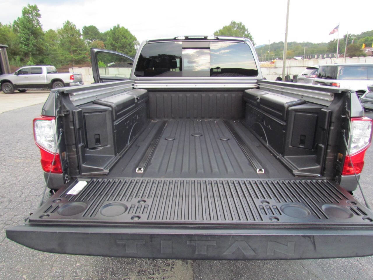 Used 2019 Nissan Titan PRO-4X w/ Pro-4x Convenience Package image 27