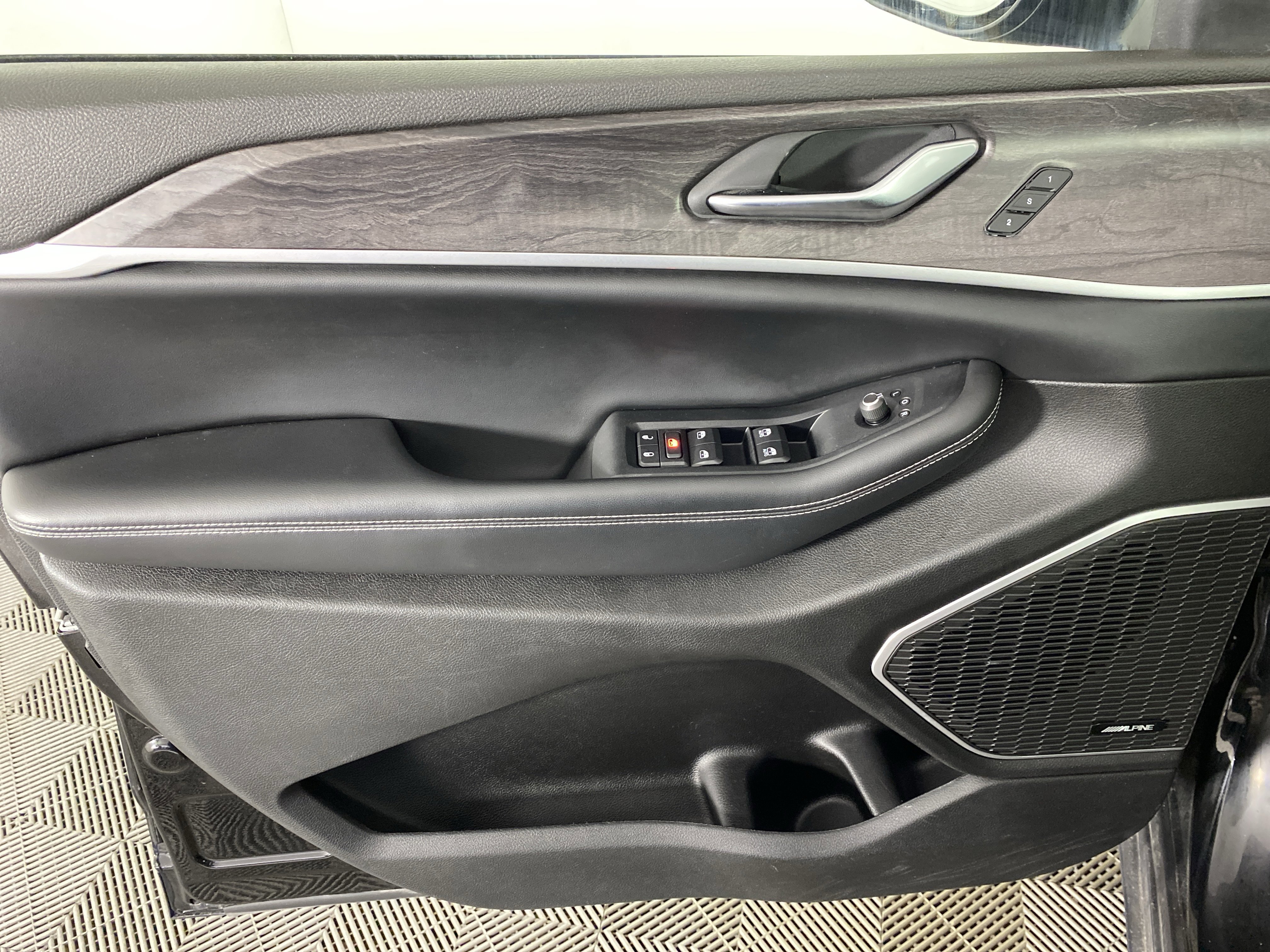 Used 2023 Jeep Grand Cherokee L Limited w/ Luxury Tech Group II image 13