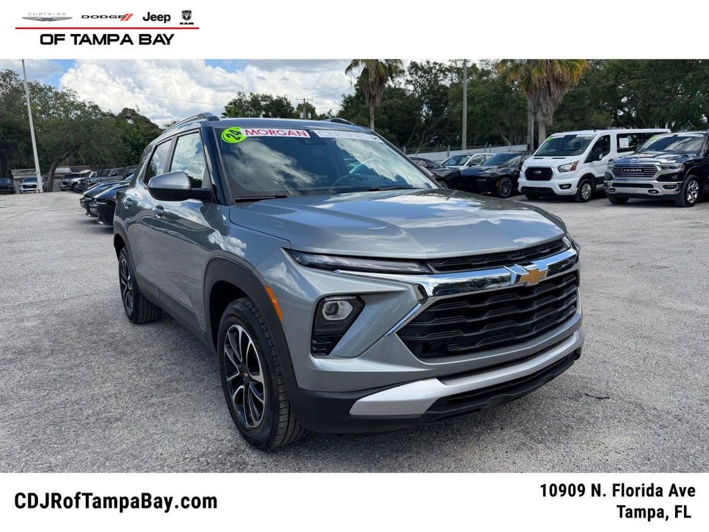 Used 2024 Chevrolet TrailBlazer LT AWD/4WD image 1
