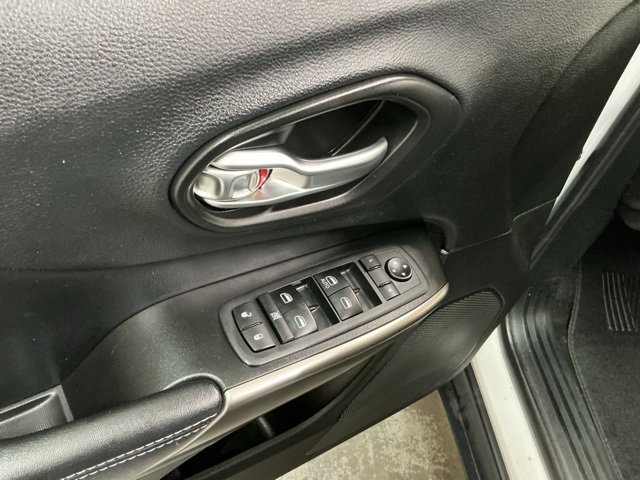 Used 2020 Jeep Cherokee Latitude image 15