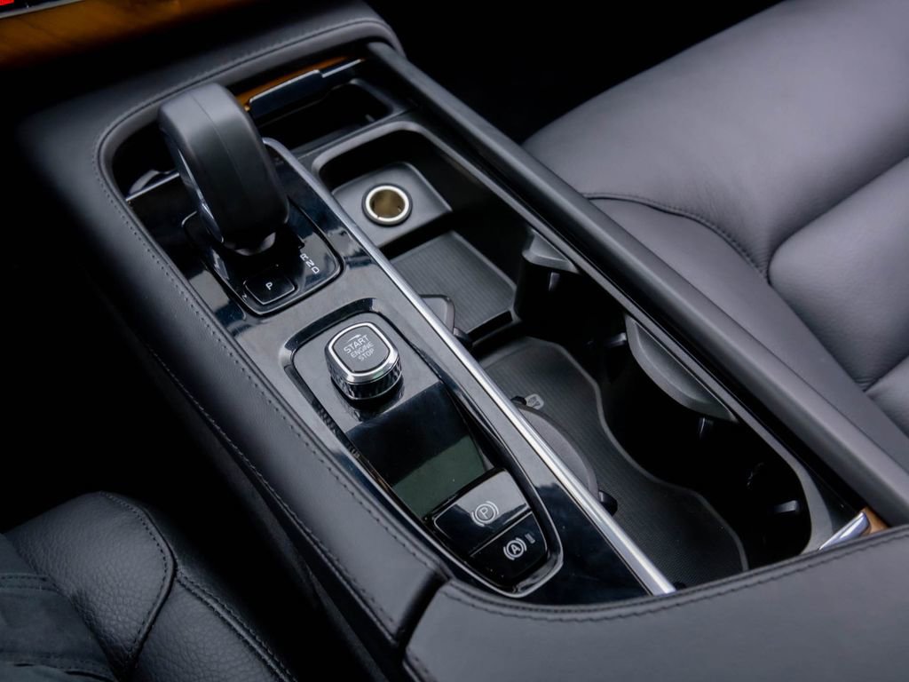 Used 2024 Volvo XC90 T8 Plus w/ Protection Package Premier image 30