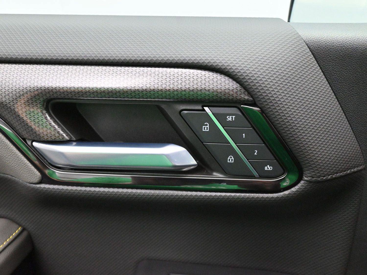 Used 2023 Chevrolet Silverado 1500 ZR2 w/ Technology Package image 11