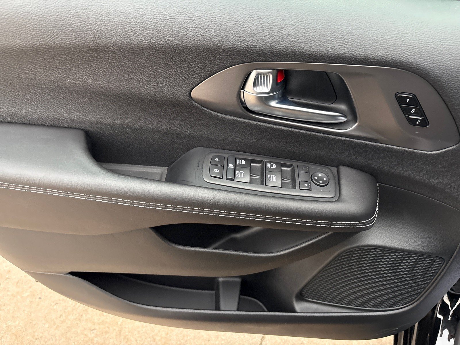 New 2026 Chrysler Pacifica Select AWD/4WD image 15