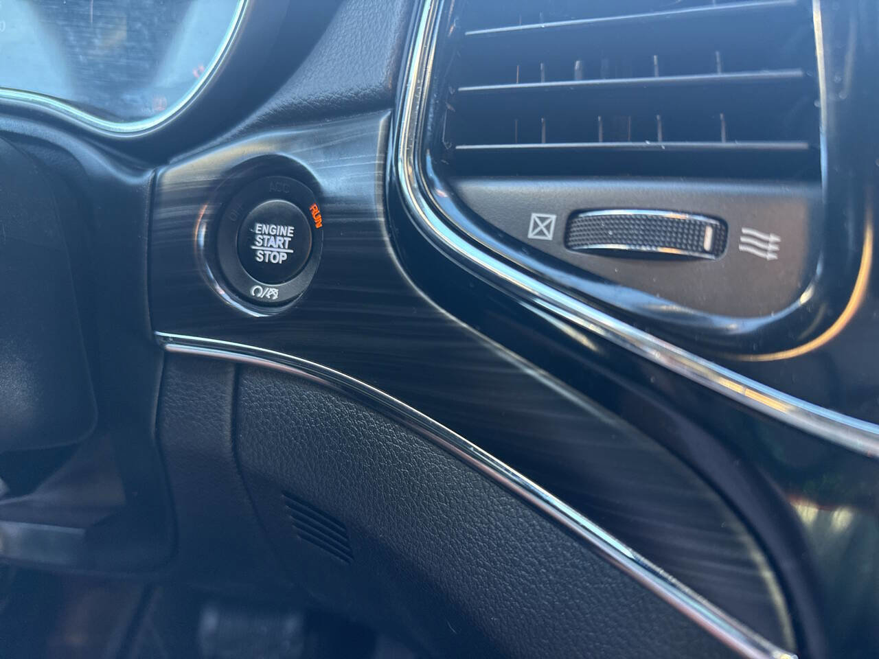 Used 2019 Jeep Grand Cherokee Limited image 49