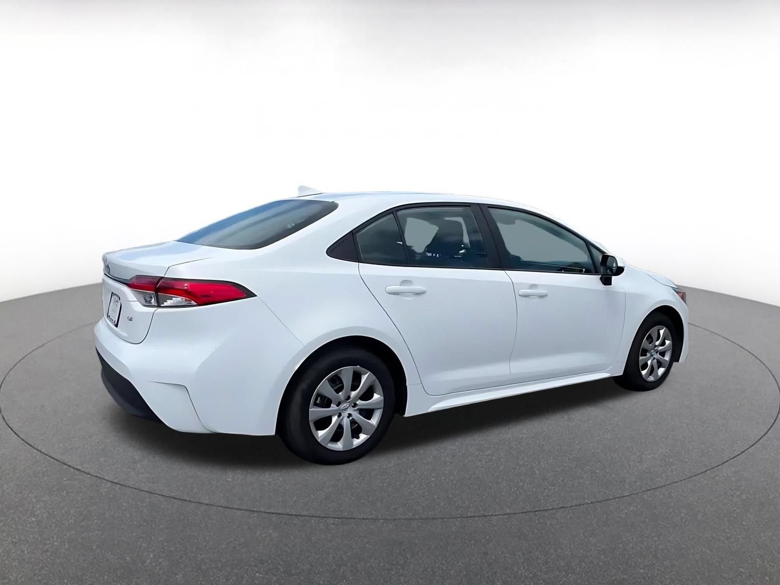 Used 2025 Toyota Corolla LE FWD image 15