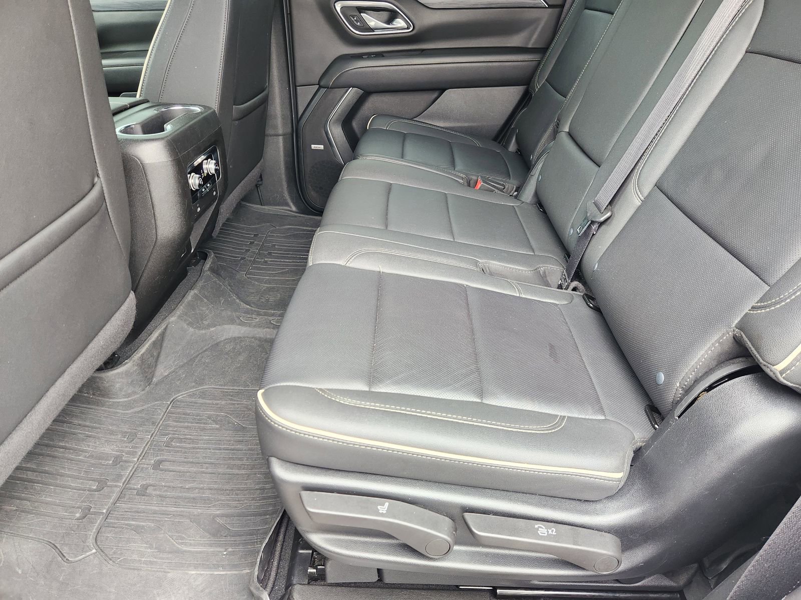 Used 2024 GMC Yukon SLT image 33