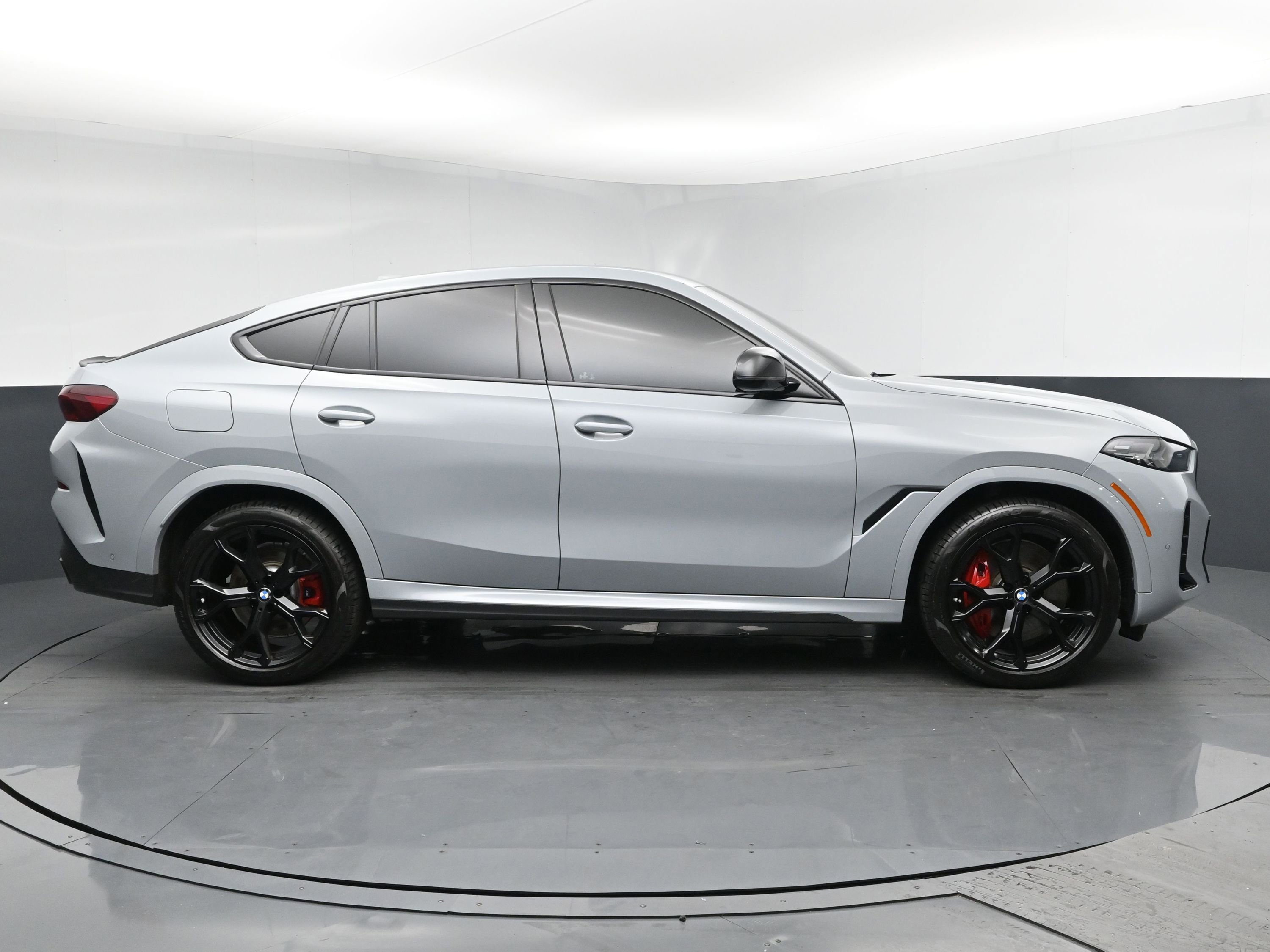 Used 2024 BMW X6 M60i w/ M Sport Professional Package image 3