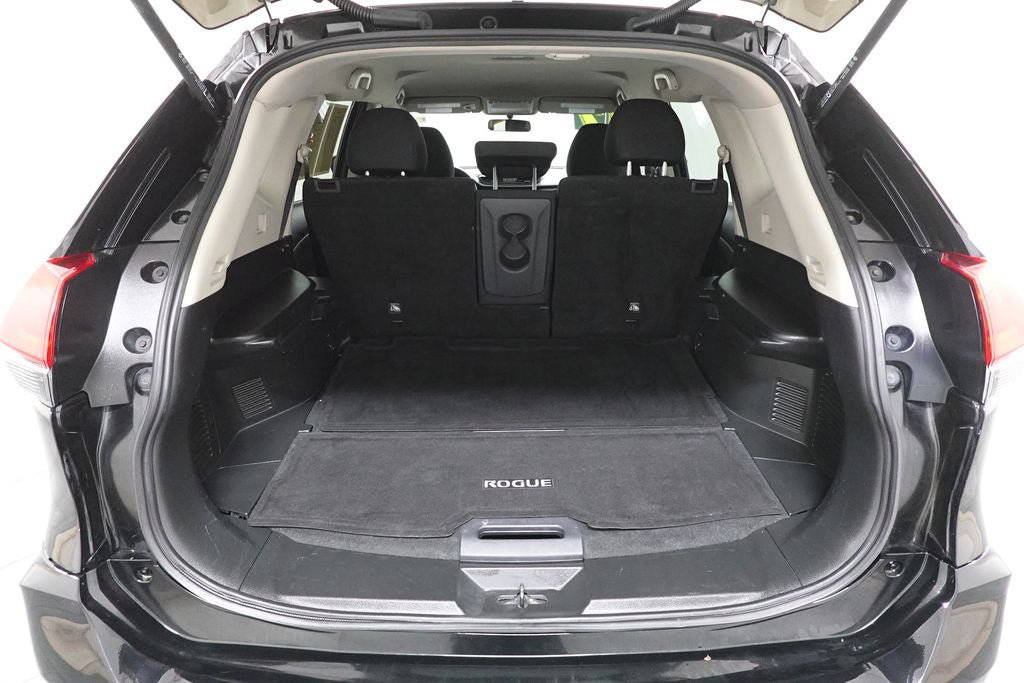 Used 2017 Nissan Rogue SV image 26
