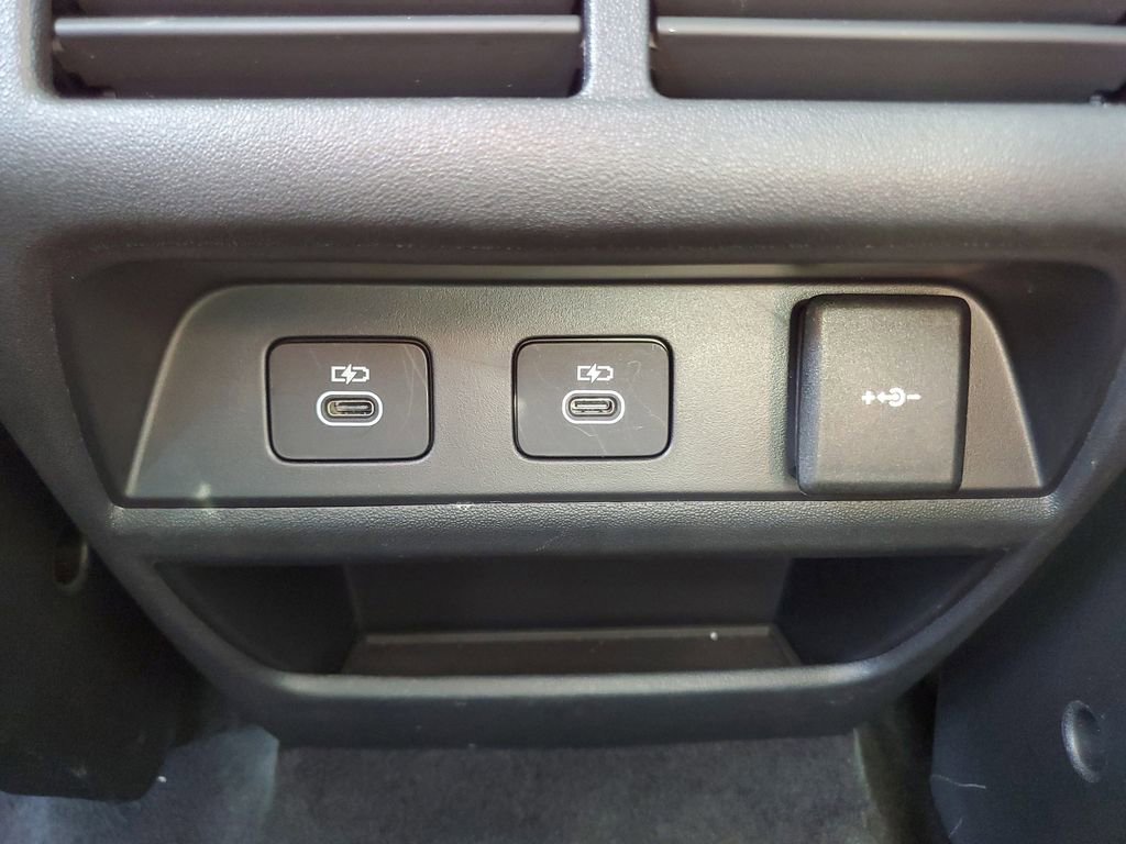 Used 2025 Land Rover Discovery Sport S image 36