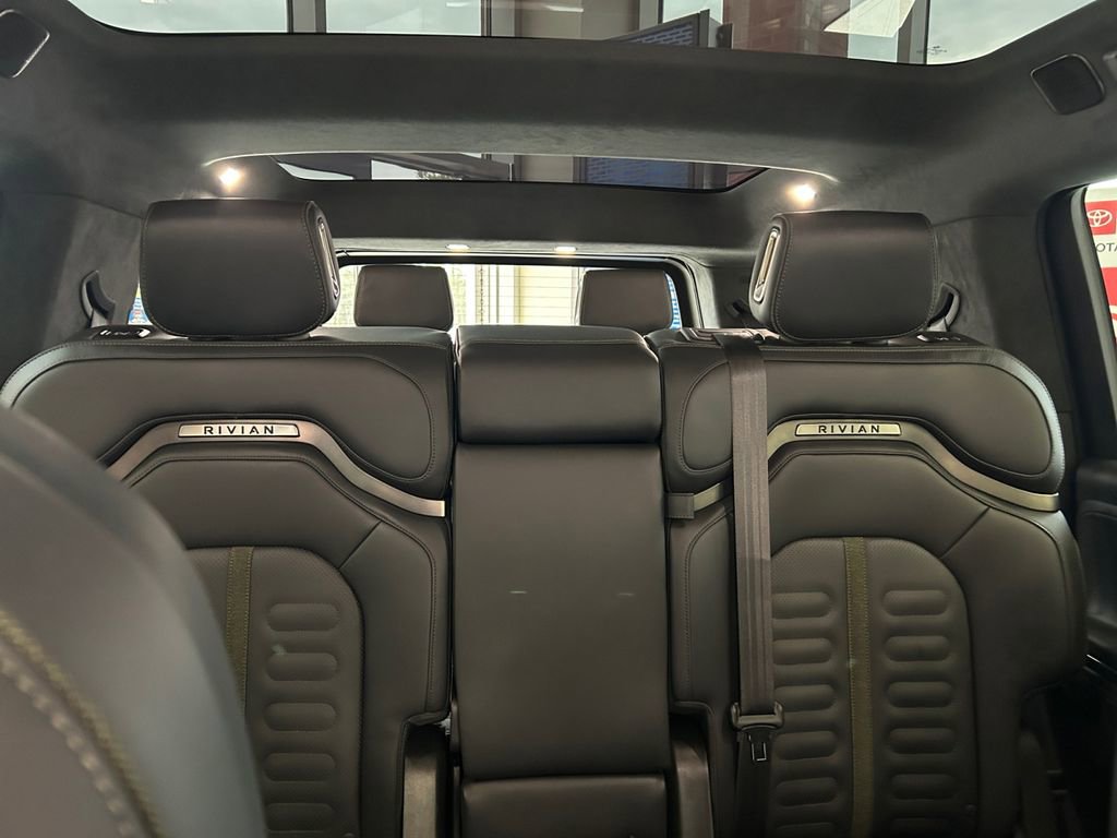 Used 2023 Rivian R1S Adventure AWD/4WD image 17