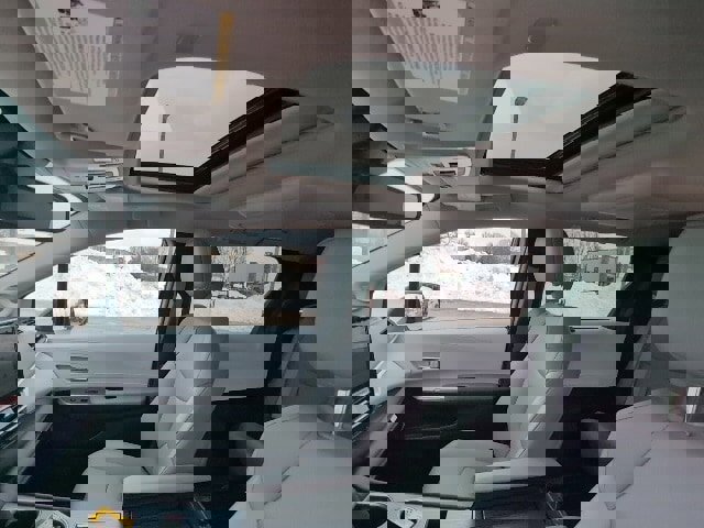 Used 2025 Toyota Sienna XLE image 15