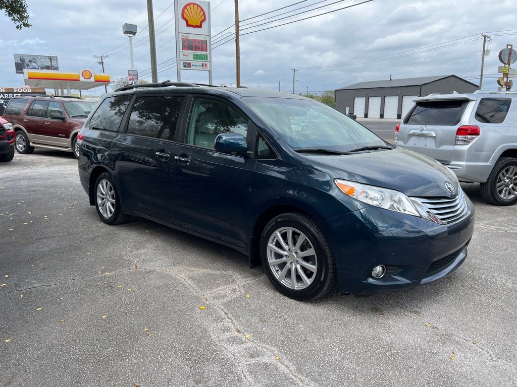 Used 2012 Toyota Sienna Limited w/ Premium Pkg image 5