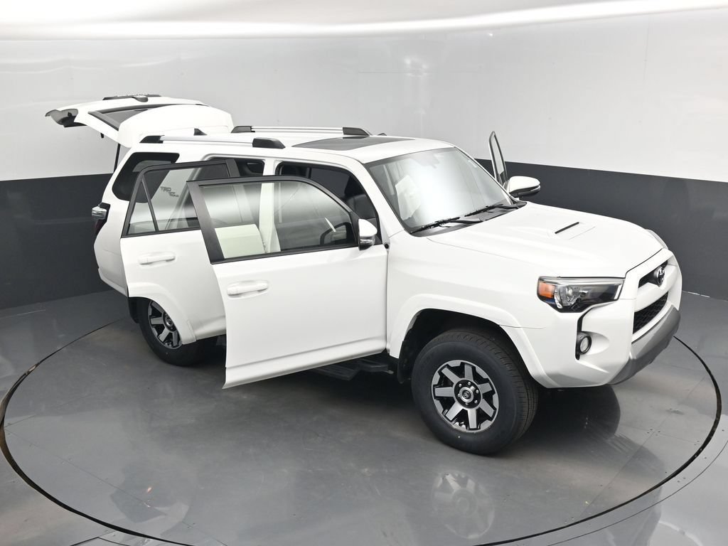 Used 2018 Toyota 4Runner TRD Off-Road Premium AWD/4WD image 19