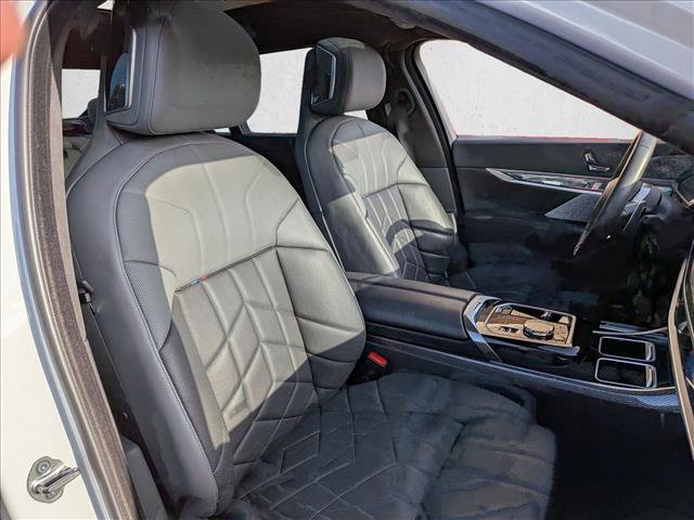 Certified 2023 BMW 760i xDrive w/ Executive Package image 21