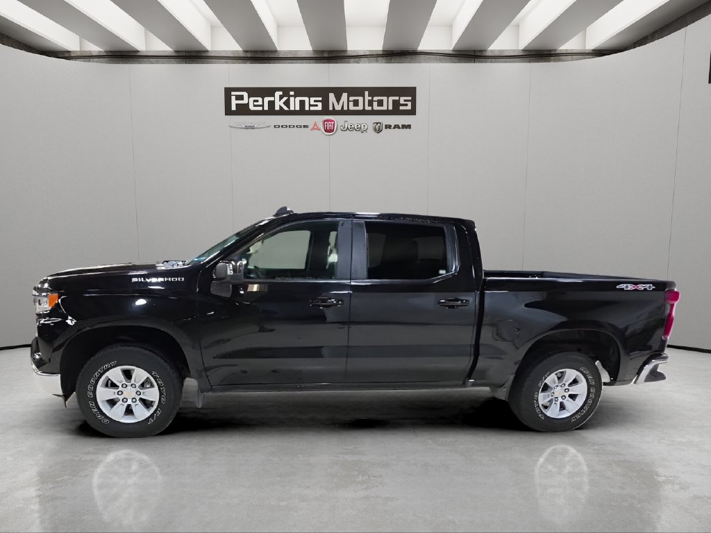 Used 2025 Chevrolet Silverado 1500 LT AWD/4WD image 2