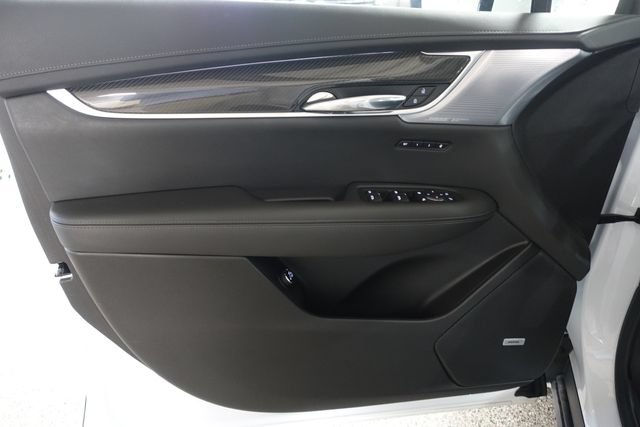 Used 2024 Cadillac XT6 Sport w/ LPO, Floor Liner Package AWD/4WD image 9