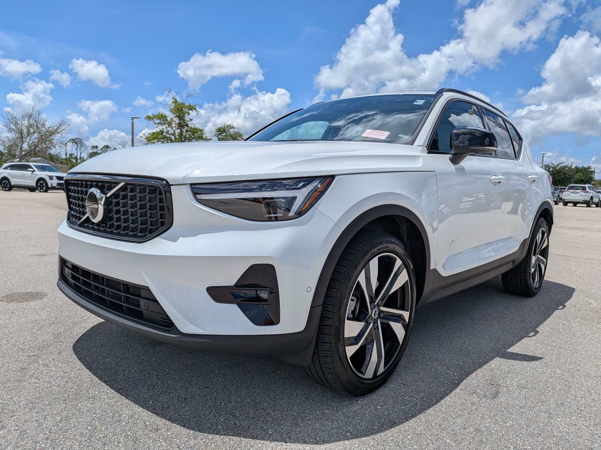 Used 2024 Volvo XC40 B5 Ultimate w/ Protection Package Premier AWD/4WD image 9