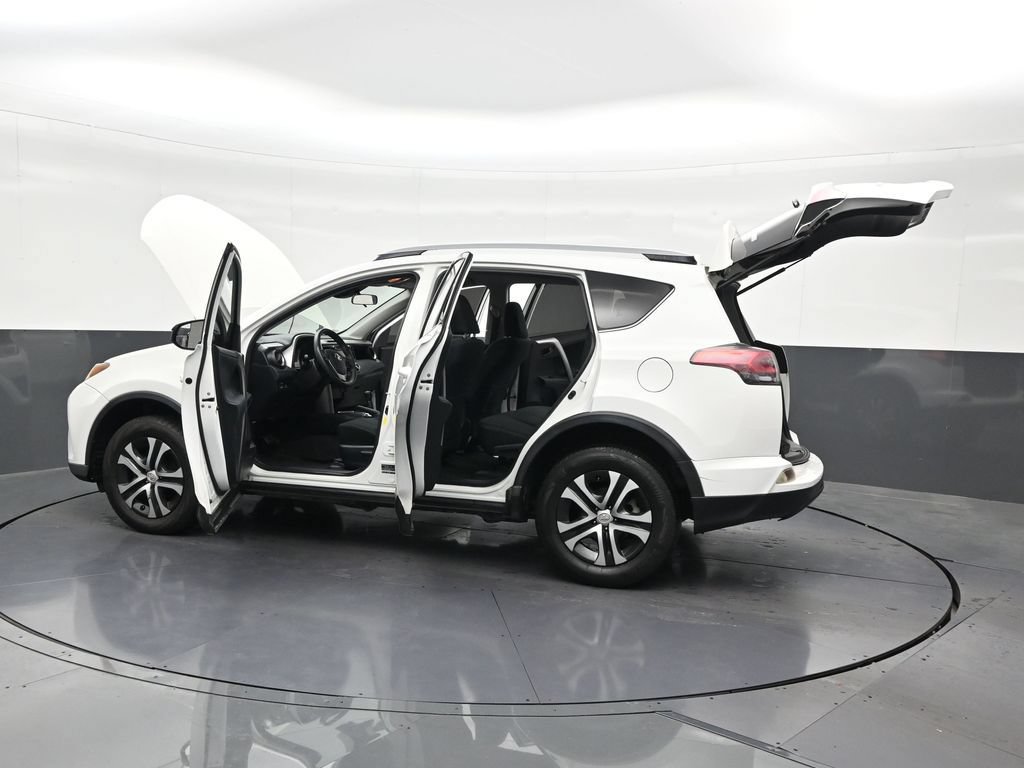 Used 2018 Toyota RAV4 LE FWD image 34