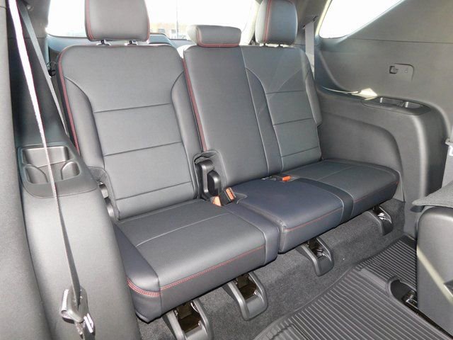 New 2026 Chevrolet Traverse RS w/ LPO, Floor Liner Package image 34