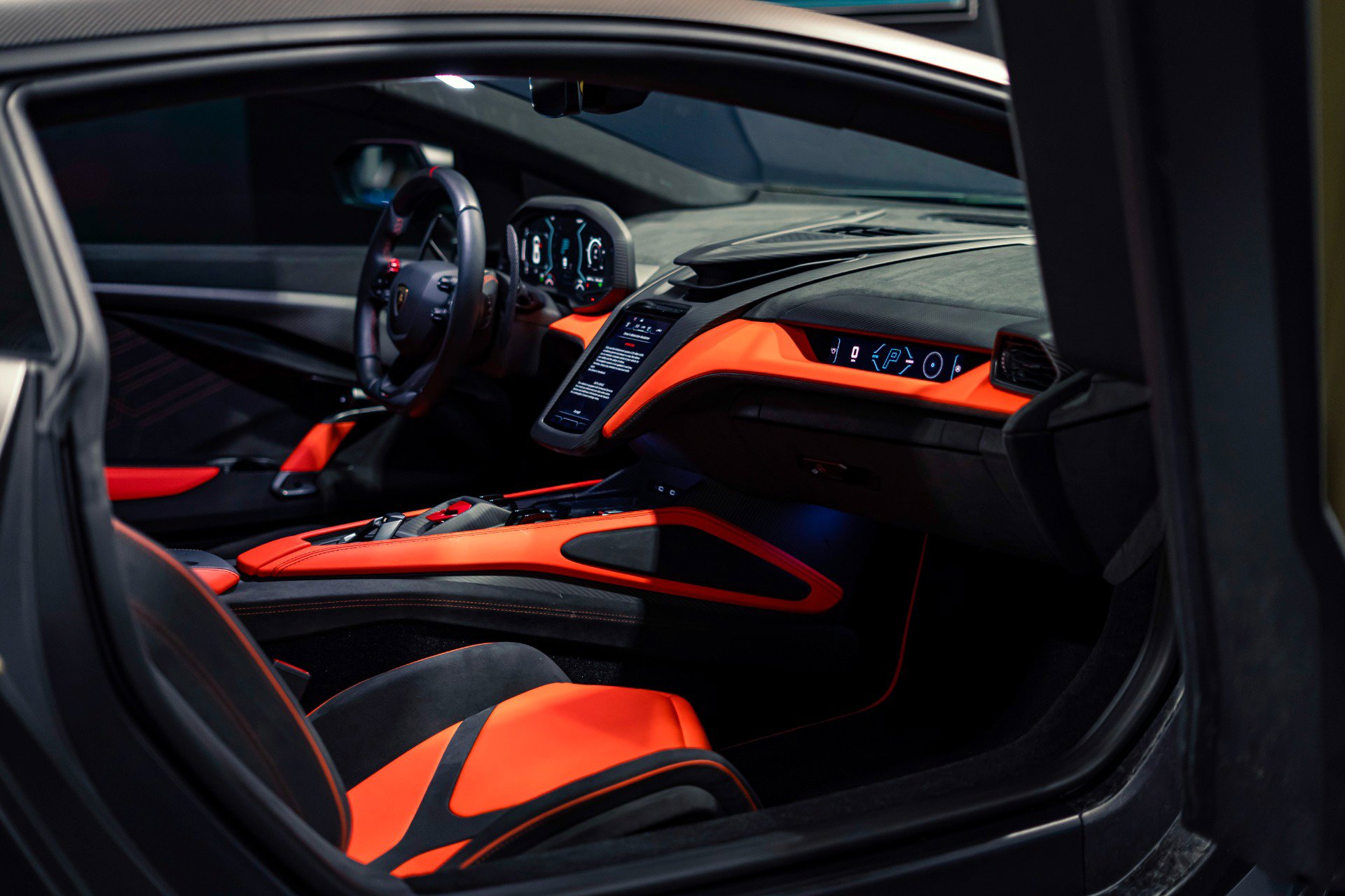 Used 2025 Lamborghini Revuelto AWD/4WD image 12