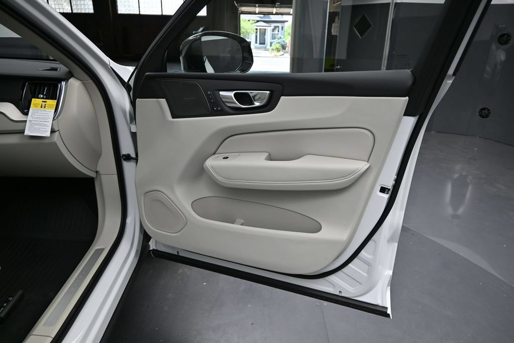 New 2026 Volvo XC60 T8 Ultra w/ Protection Package Premier AWD/4WD image 17