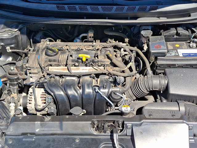 Used 2013 Hyundai Elantra GLS w/ Preferred Pkg image 28