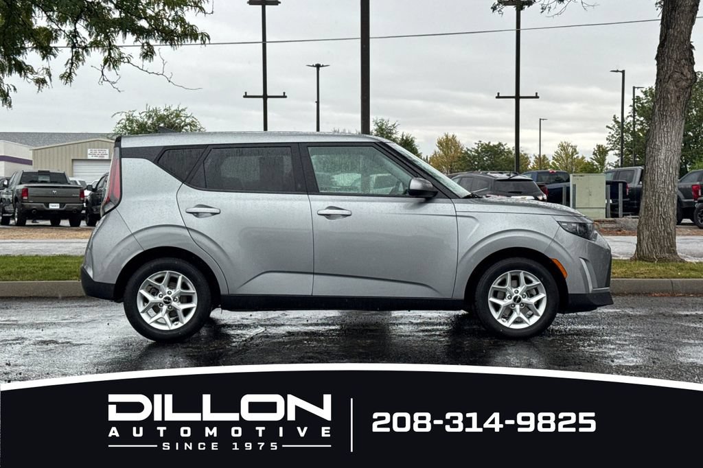 Certified 2023 Kia Soul LX w/ LX Technology Package FWD image 3