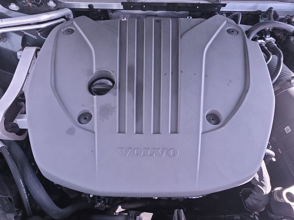Used 2023 Volvo XC60 B5 Plus image 35