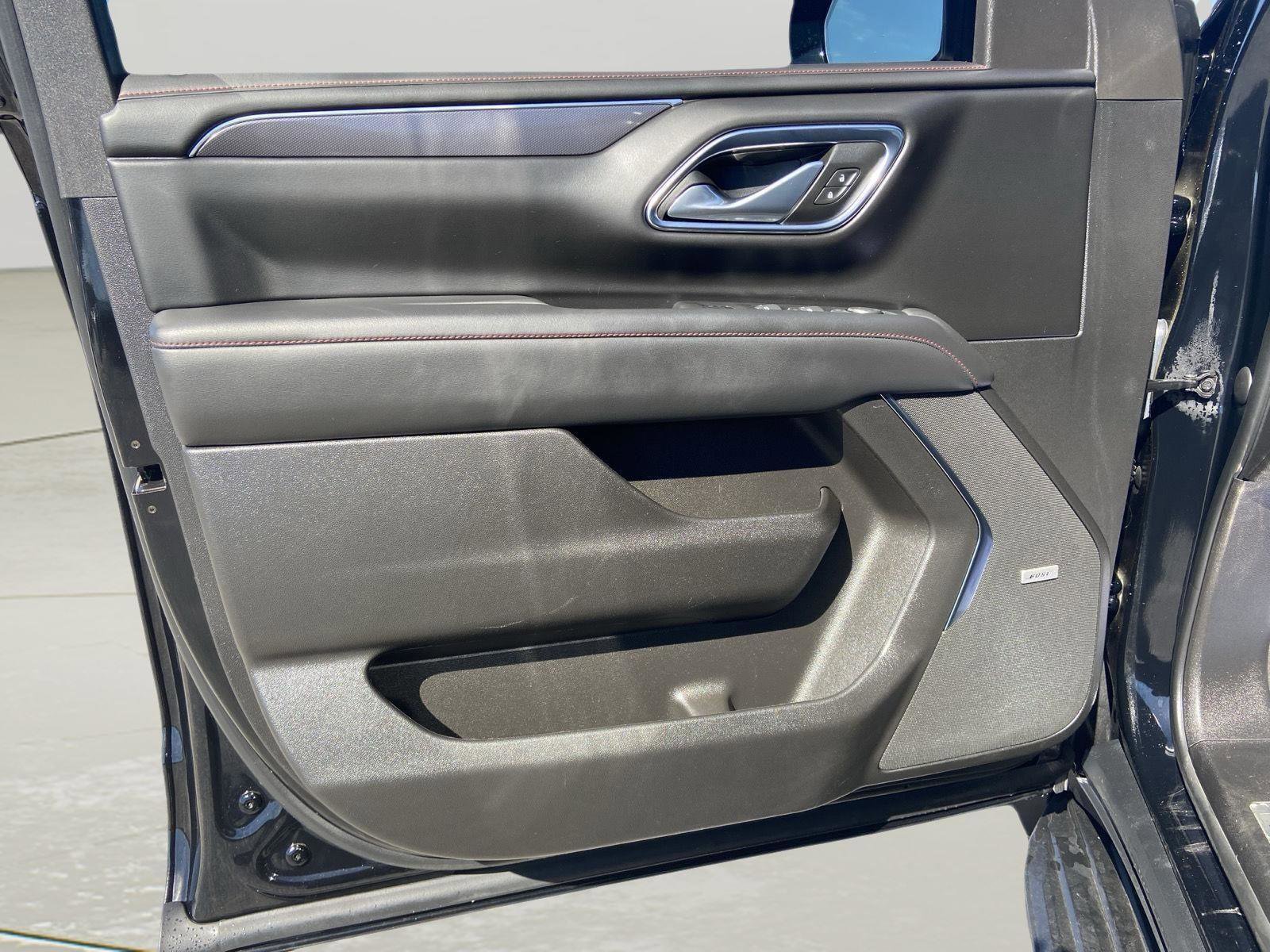 Used 2023 Chevrolet Suburban RST w/ Luxury Package AWD/4WD image 17