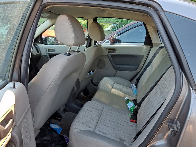 Used 2011 Ford Focus SE FWD image 5