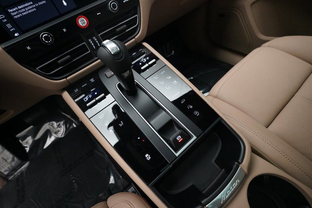 Certified 2026 Porsche Macan image 28