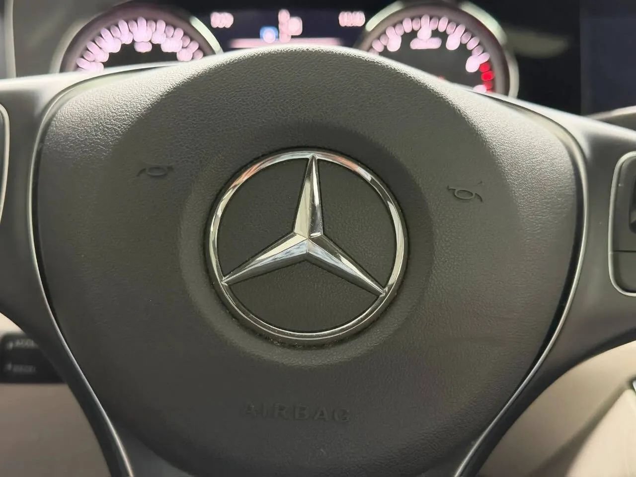 Used 2017 Mercedes-Benz E 400 4MATIC Wagon image 21
