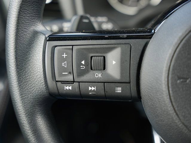 Used 2023 Nissan Rogue SV image 17
