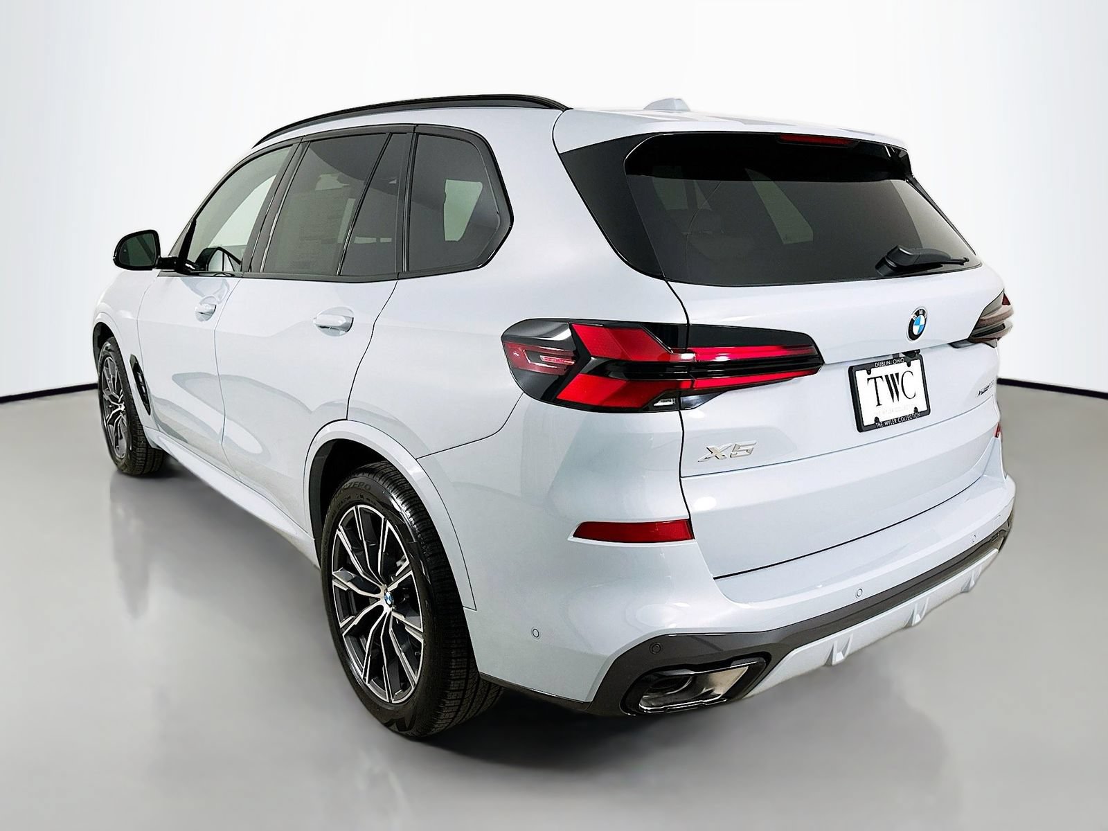 New 2026 BMW X5 xDrive40i w/ Executive Package AWD/4WD image 7