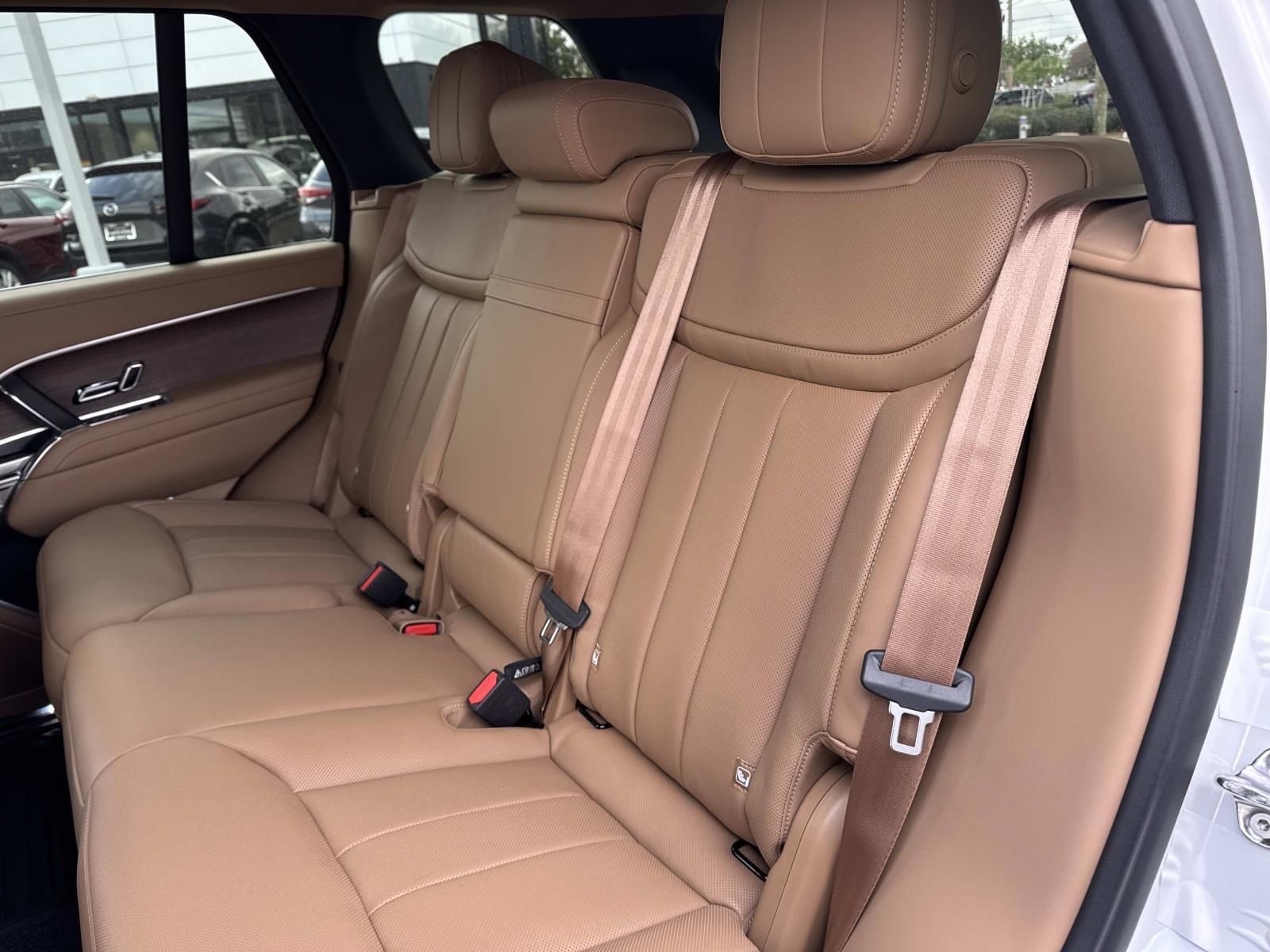 New 2026 Land Rover Range Rover SE image 8