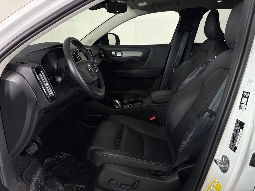 Used 2026 Volvo XC40 B5 Plus AWD/4WD image 16