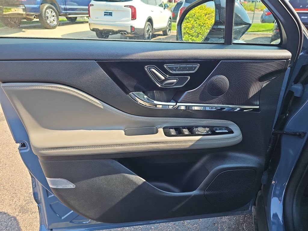 New 2025 Lincoln Corsair Reserve image 10