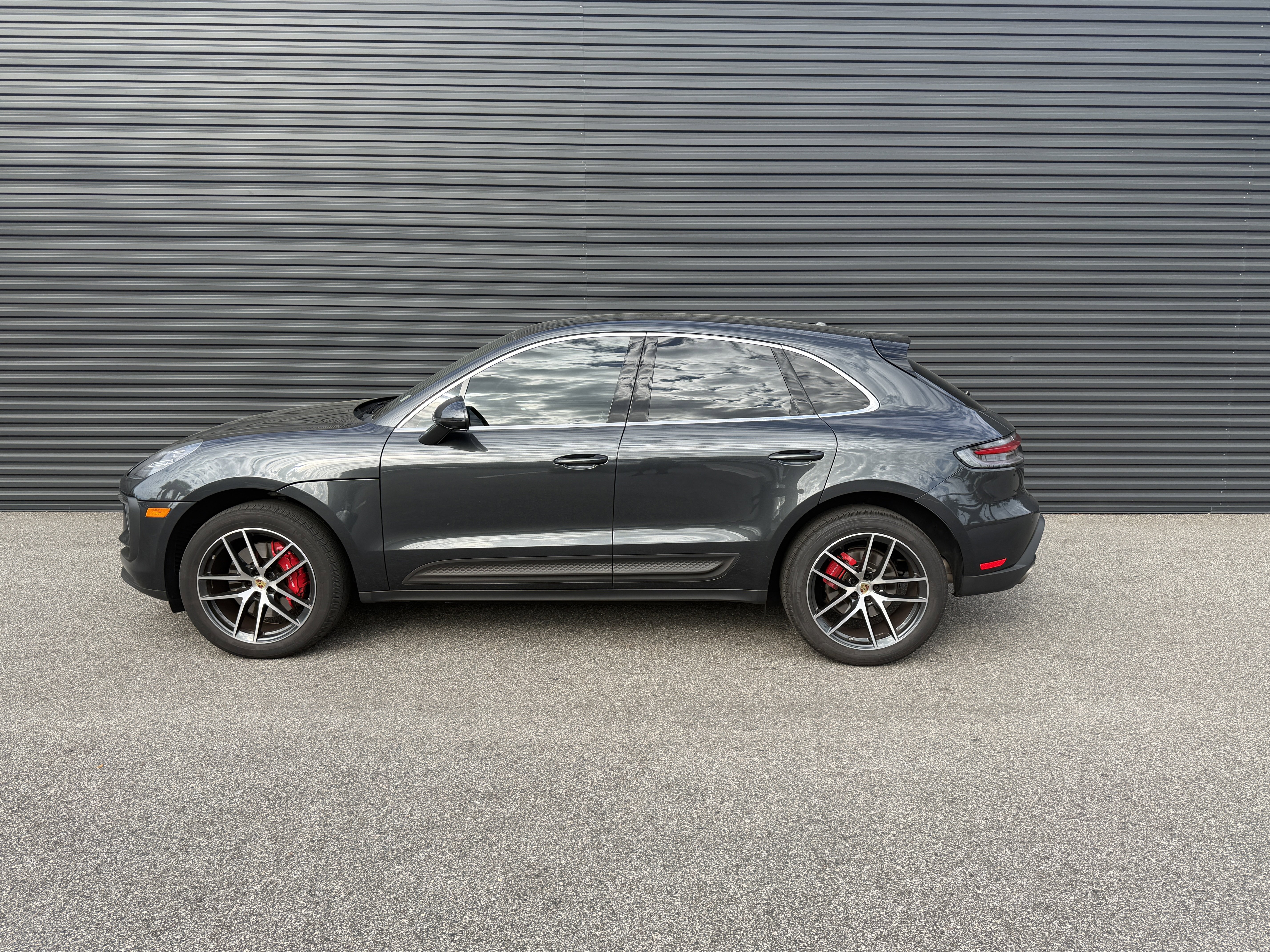 Certified 2024 Porsche Macan S image 2