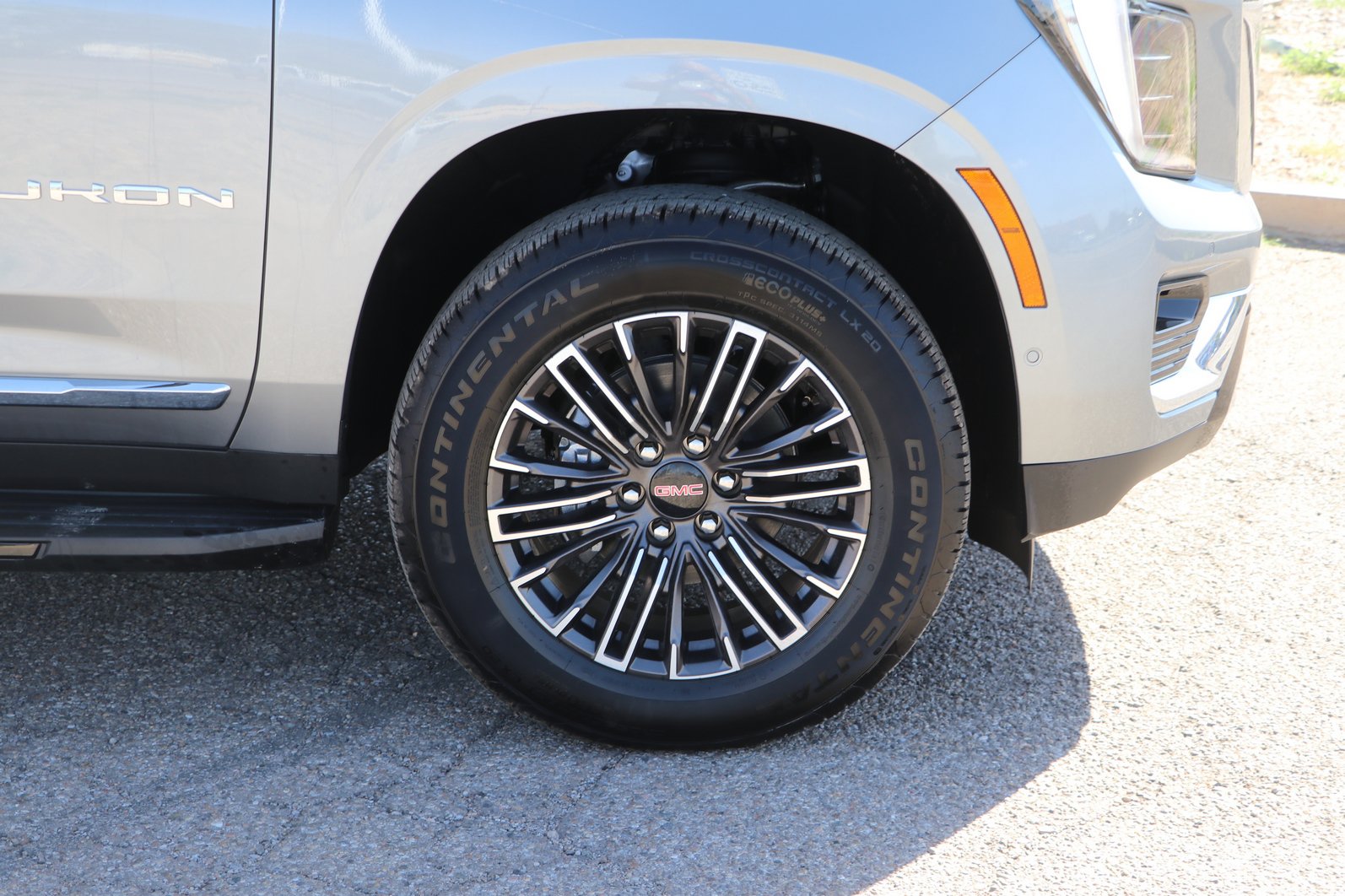 New 2026 GMC Yukon XL Elevation w/ Elevation Premium Package AWD/4WD image 9