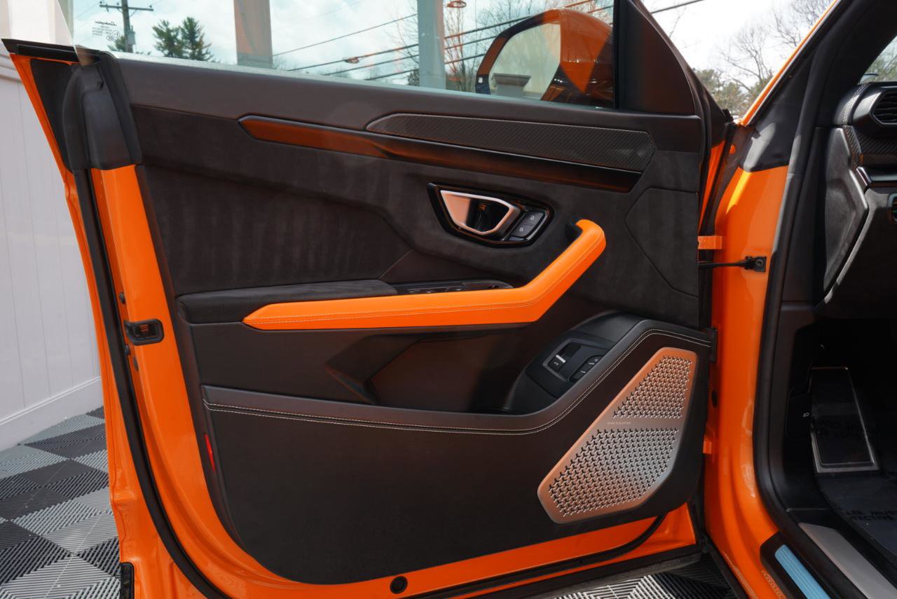 Used 2022 Lamborghini Urus AWD/4WD image 19