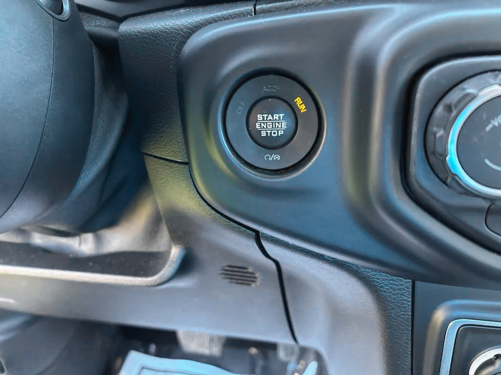 Used 2019 Jeep Wrangler Unlimited Sahara w/ Dual Top Group AWD/4WD image 20