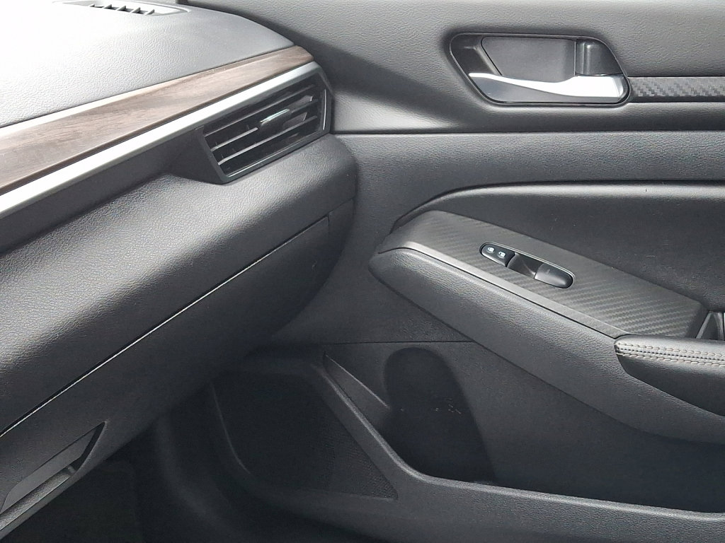 Used 2024 Nissan Altima 2.5 SV image 30