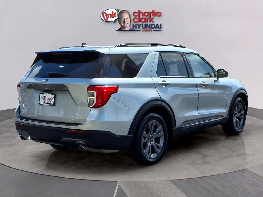 Used 2023 Ford Explorer XLT w/ Equipment Group 202A RWD image 5