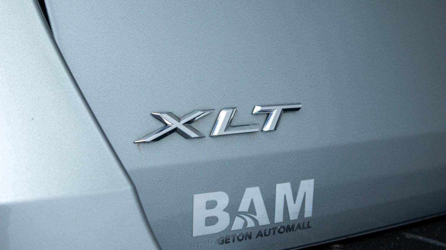 Used 2023 Ford Explorer XLT w/ Equipment Group 202A AWD/4WD image 30
